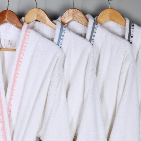 bathrobe features